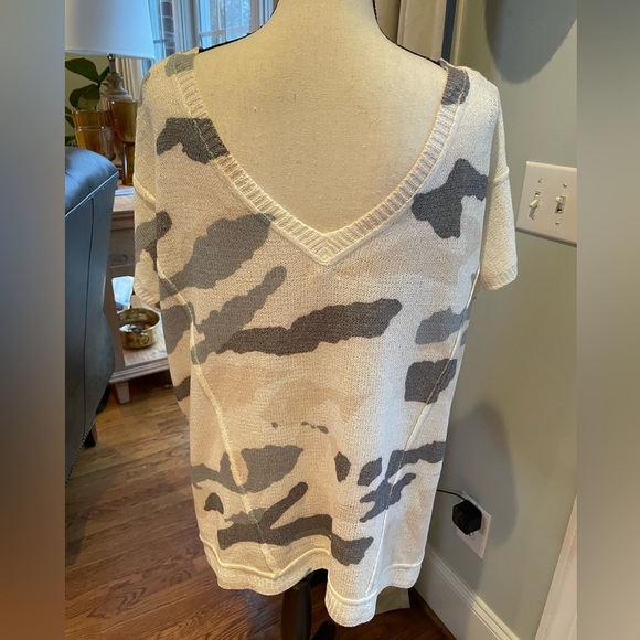 POL Excellent Condition Small Oversized Women’s V Neck Sweater Light Faded Camo - Picture 6 of 9